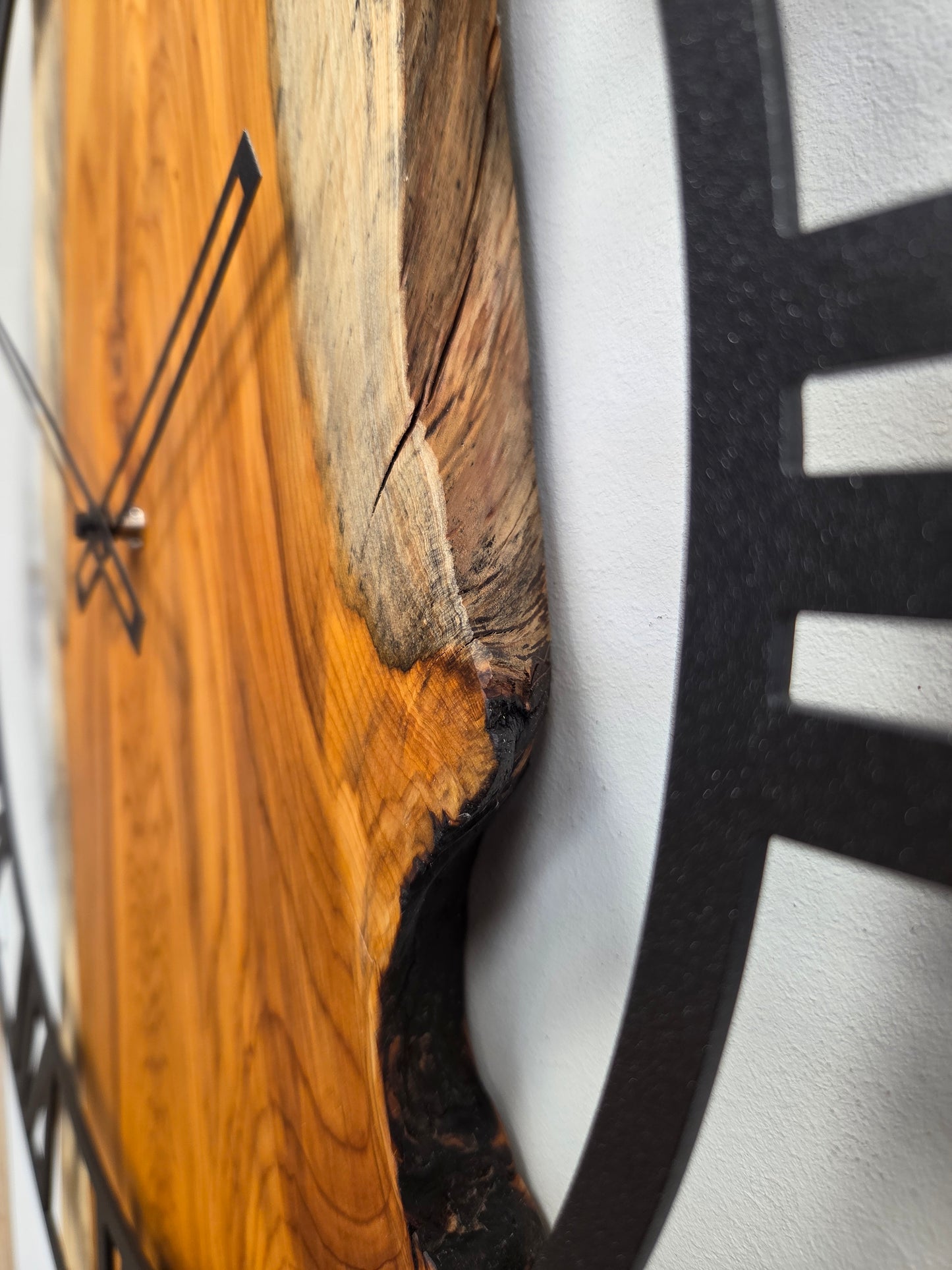 Grande orologio da parete in legno di tasso