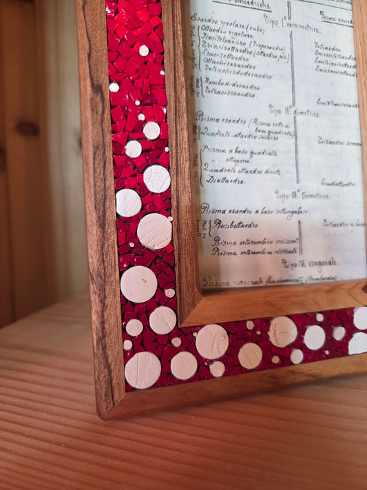 Cornice portafoto in legno e mosaico rosso/legni vari