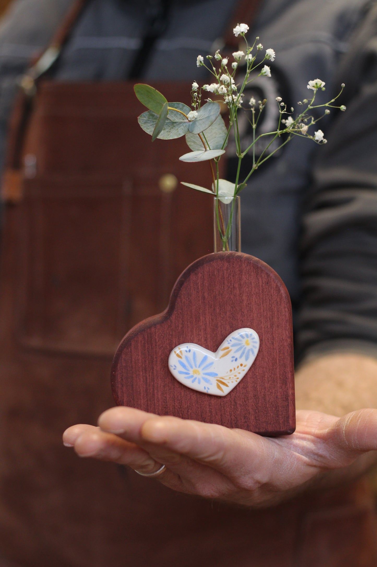 Cuoricino rosso con fiala