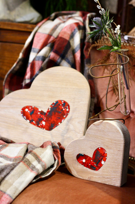 Grande cuore bianco con mosaico