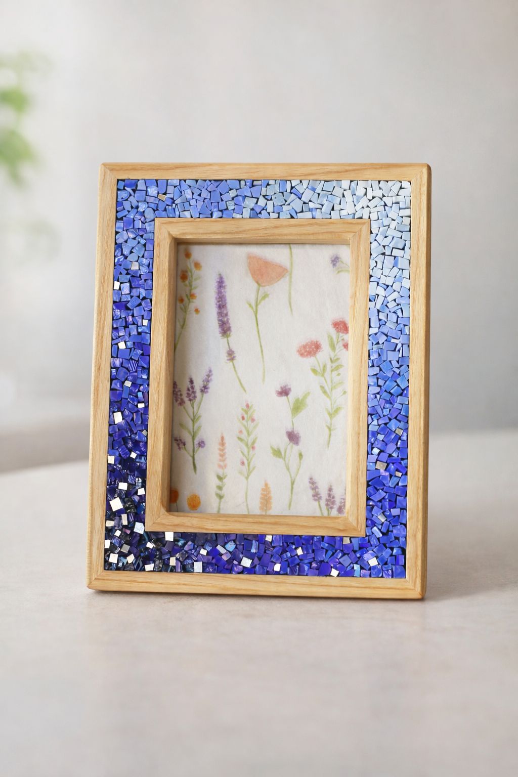 Cornice portafoto in legno e mosaico