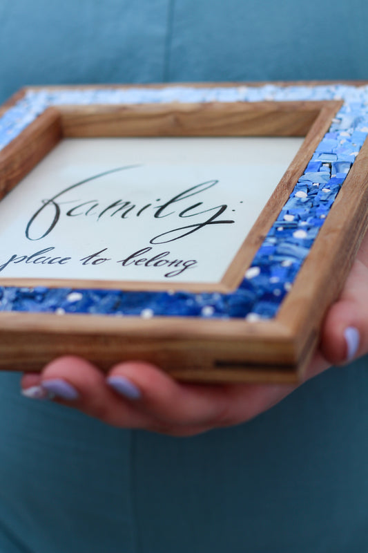 Cornice portafoto in legno e mosaico