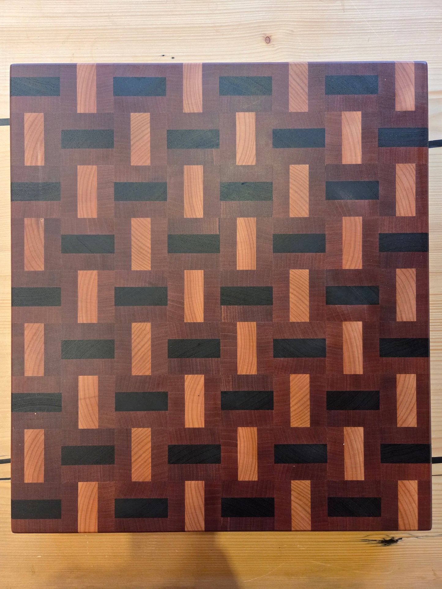 Grande tagliere geometrico in mogano 40x45