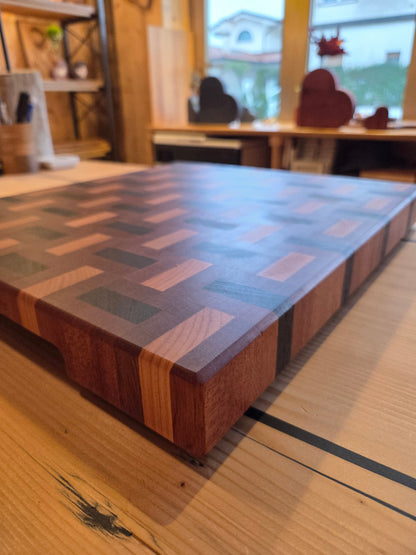 Grande tagliere geometrico in mogano 40x45