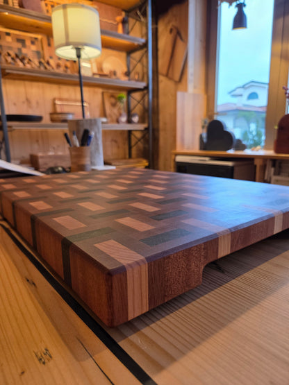 Grande tagliere geometrico in mogano 40x45
