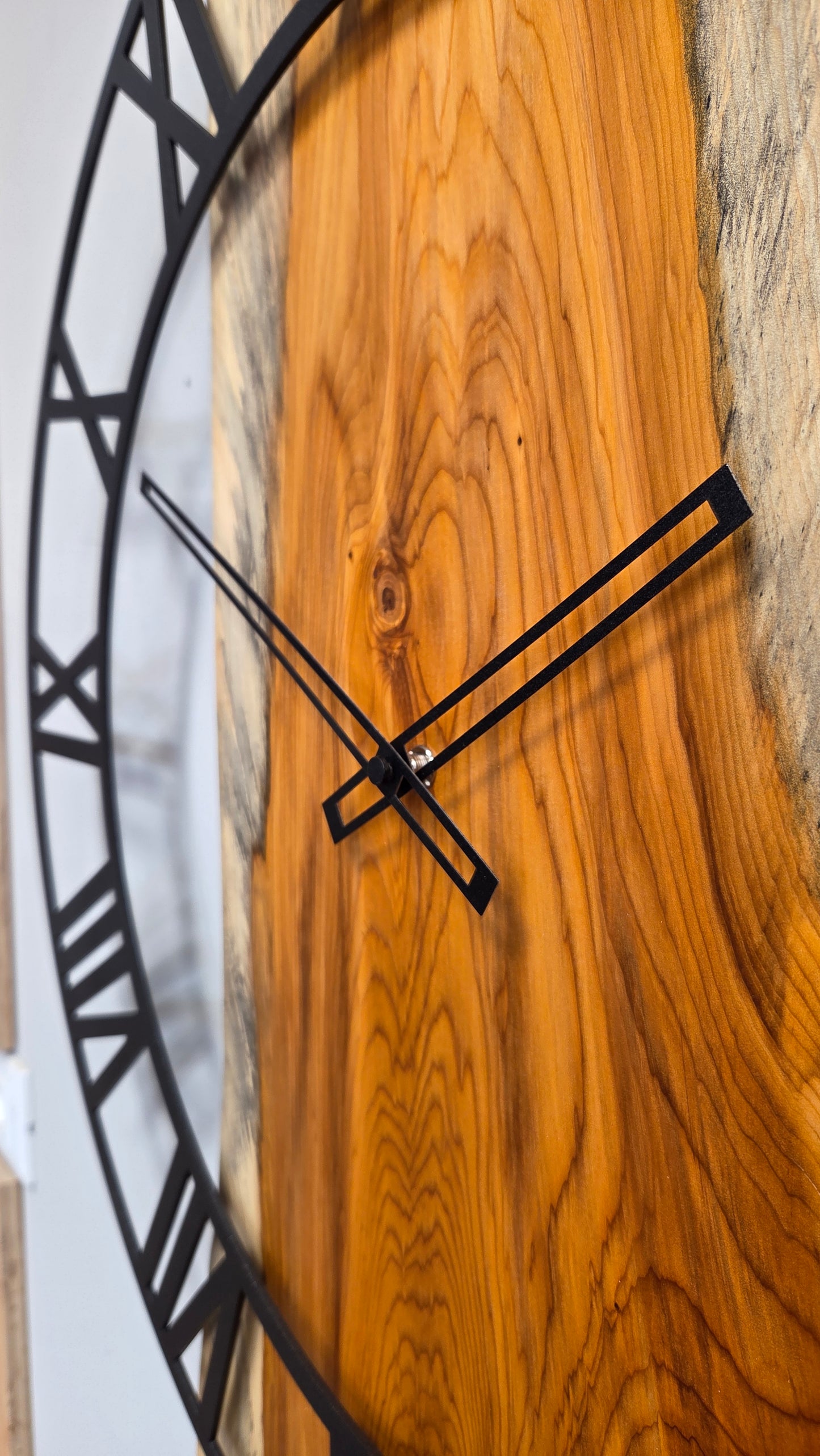 Grande orologio da parete in legno di tasso