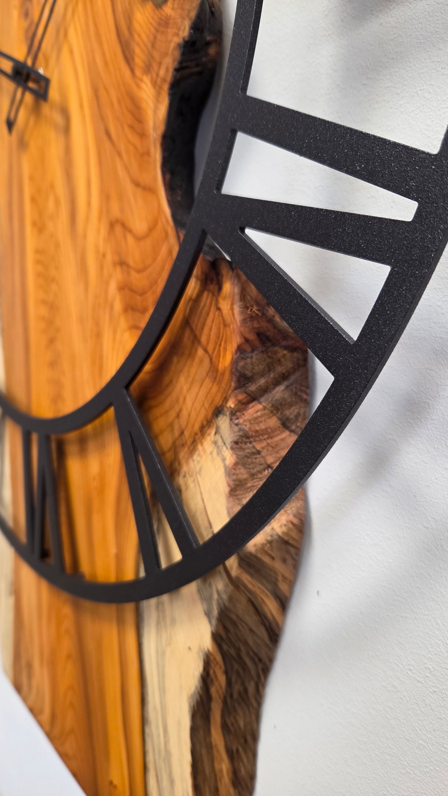 Grande orologio da parete in legno di tasso