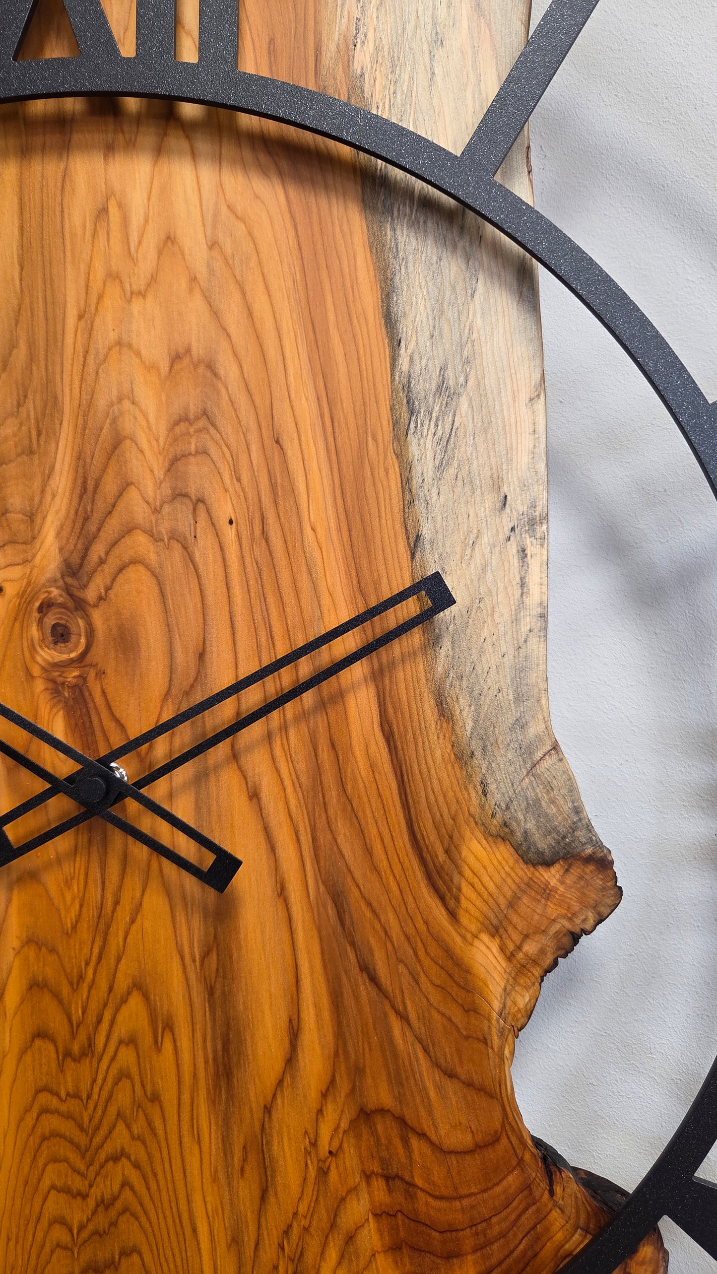 Grande orologio da parete in legno di tasso