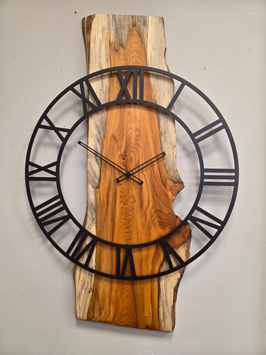 Grande orologio da parete in legno di tasso