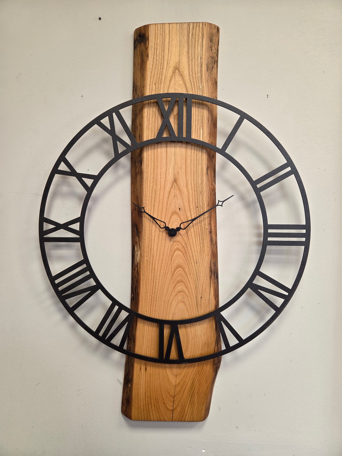 Grande orologio da parete in ciliegio