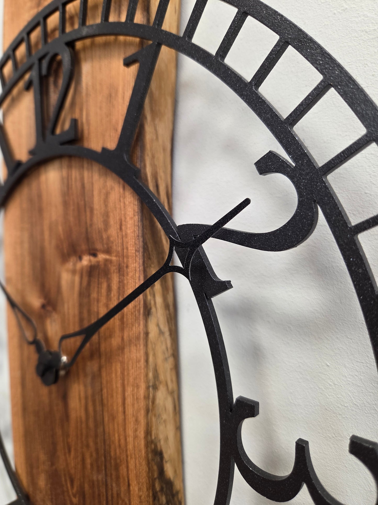 Orologio da muro in acacia antica