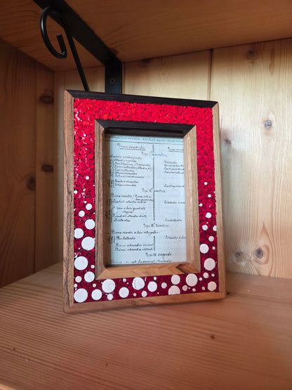 Cornice portafoto in legno e mosaico rosso/legni vari
