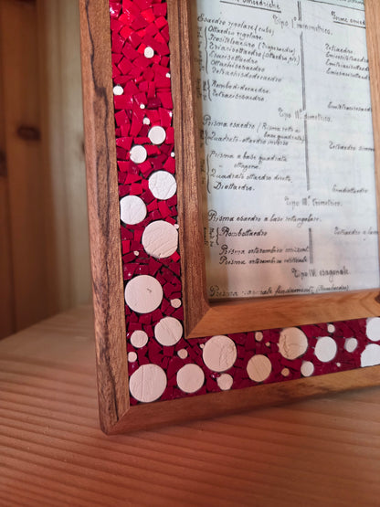 Cornice portafoto in legno e mosaico rosso/legni vari