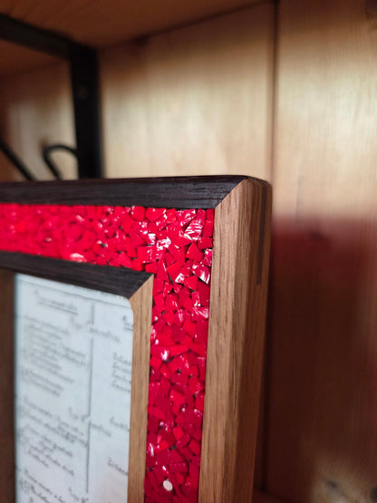 Cornice portafoto in legno e mosaico rosso/legni vari