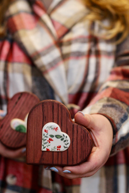Cuoricino rosso con ceramica