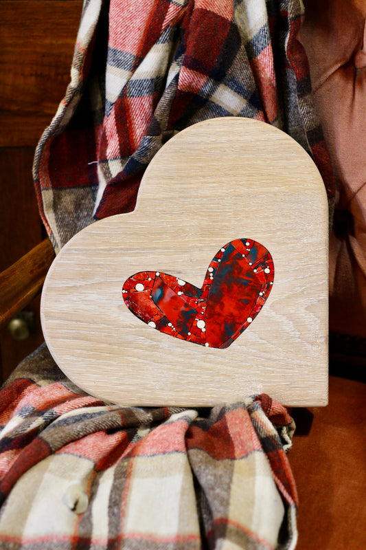 Grande cuore bianco con mosaico