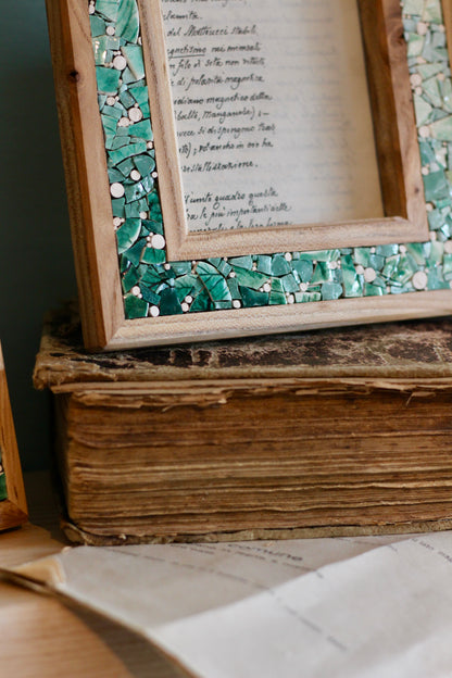 Cornice portafoto in legno e mosaico