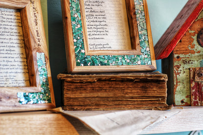 Cornice portafoto in legno e mosaico