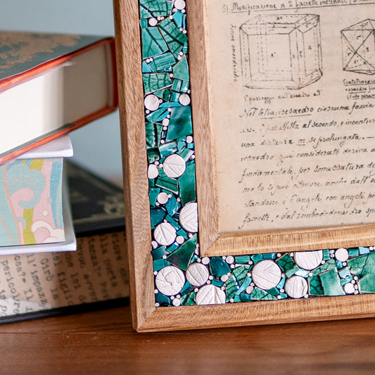 Cornice portafoto in legno e mosaico