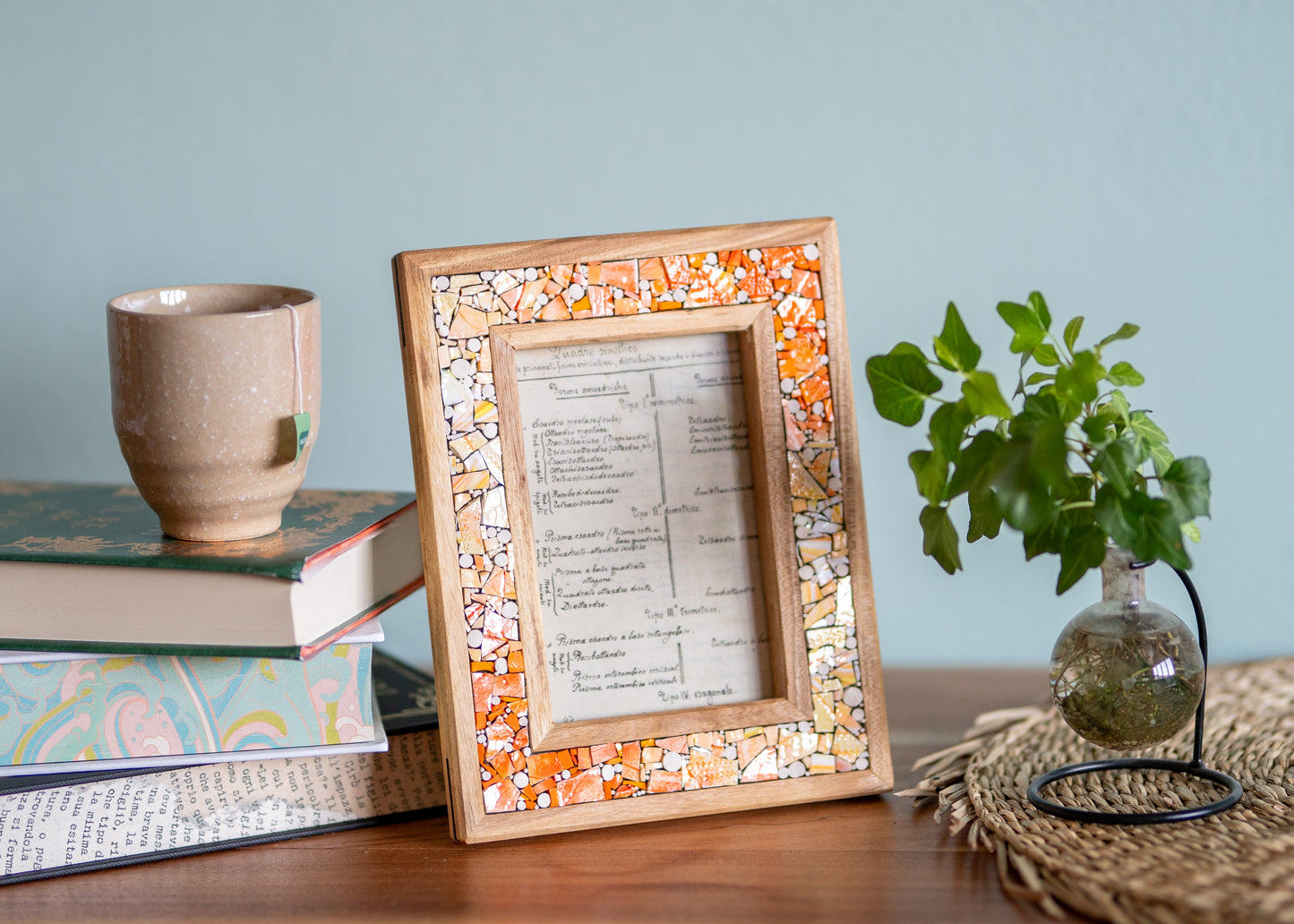 Cornice portafoto in legno e mosaico